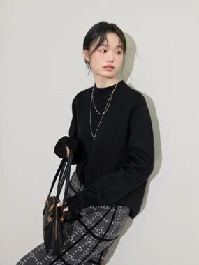 Soft Turtleneck Long Sleeve Top In Black